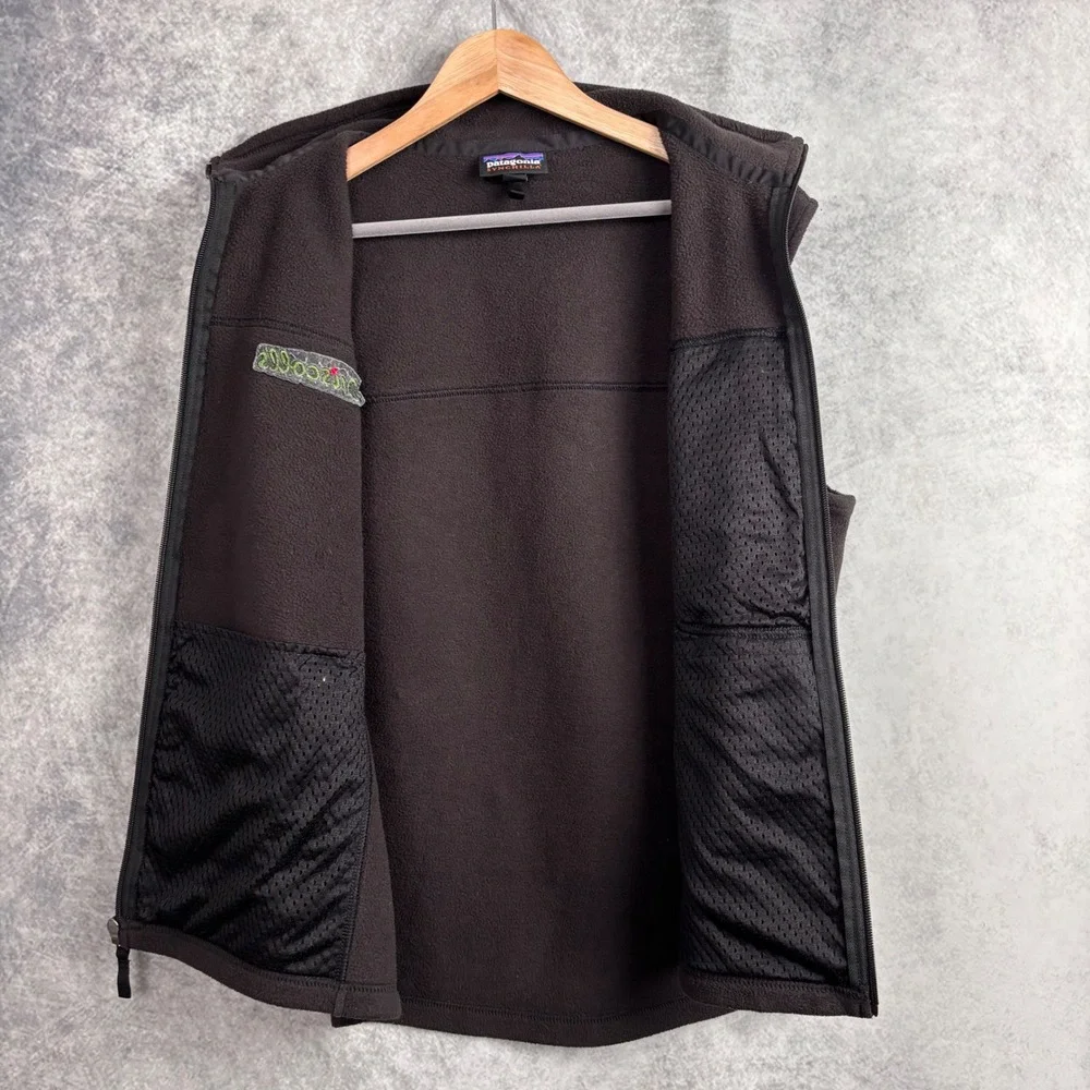 Patagonia Men's Classic Synchilla Fleece Vest in Black with Logo‎ Size Medium